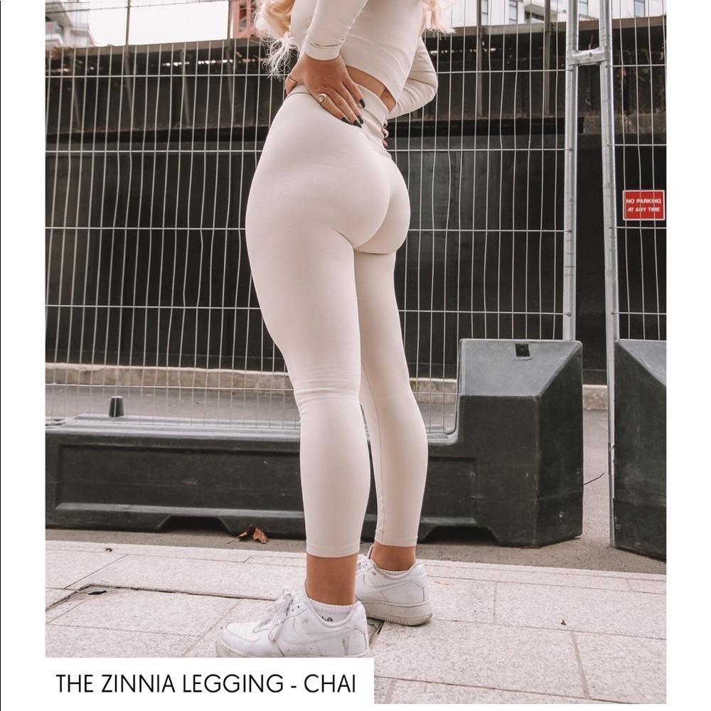 ISO Zinnia leggings in CHAI.